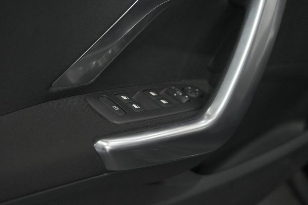 Peugeot 2008 puretech 110 allure | panoramadak | navigatie | camera | parke