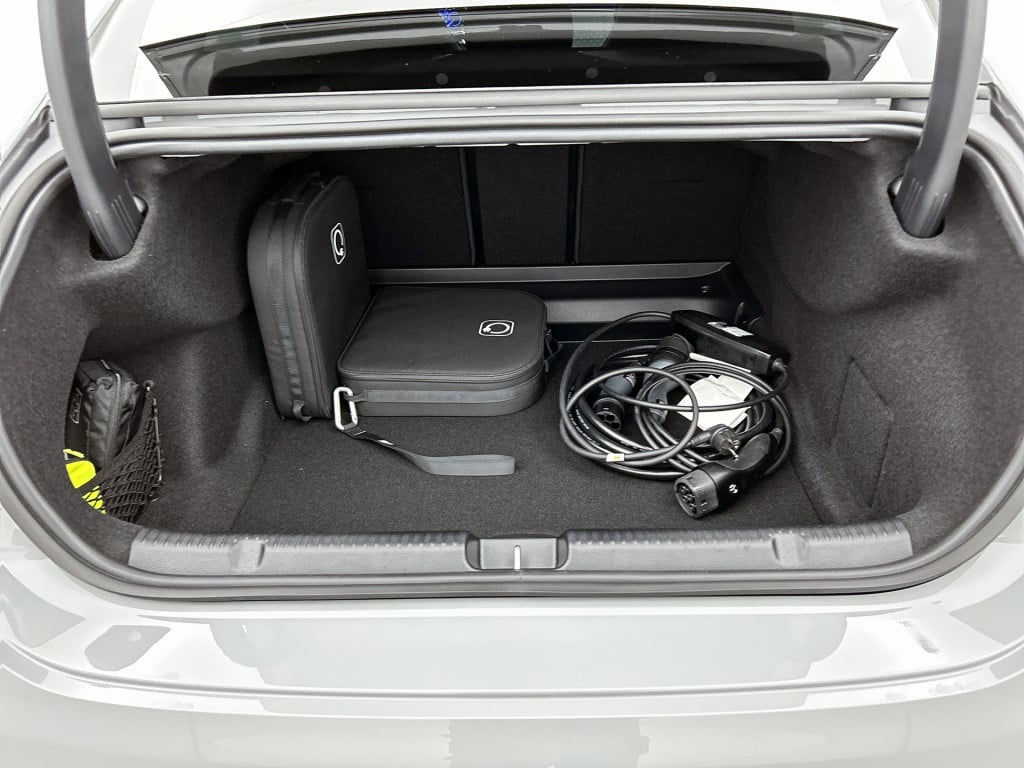 Mercedes-Benz Eqe 300 business solution amg 90 kwh | nightpakket | rijassis