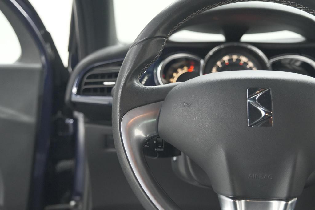 Ds Ds 3 puretech 110 so chic | camera | navigatie | parkeersensoren | clima