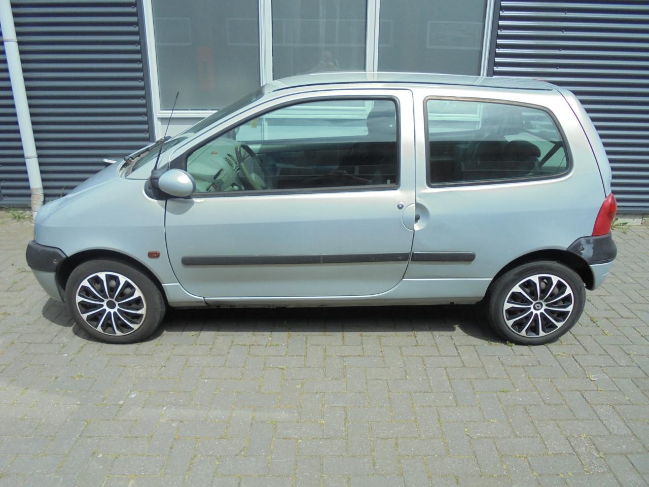 Twingo HET BETREFT EEN ZO MEENEEM AUTO !!!! oerdegelijke 1.2 motor € 450