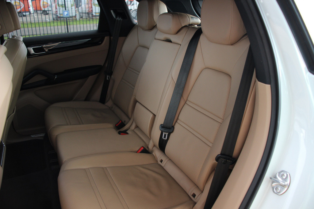 Porsche Cayenne 3.0 | sportdesign | pano | luchtvering | adaptief cruise co