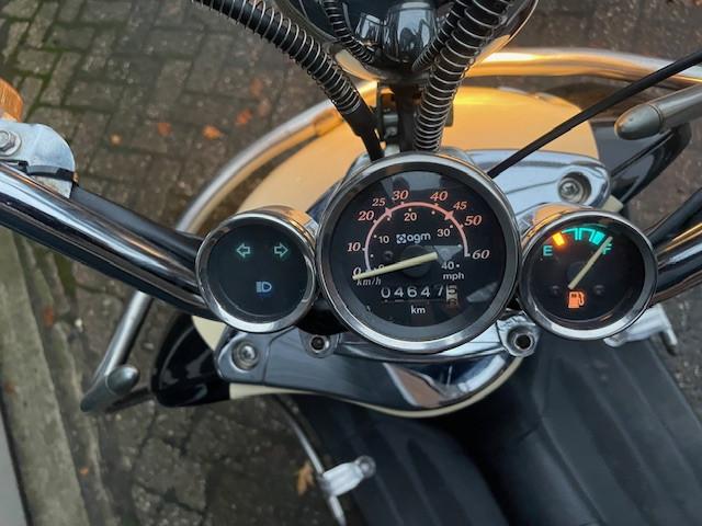 Schitterende retroscooter limited edition weinig km nu 899 euro
