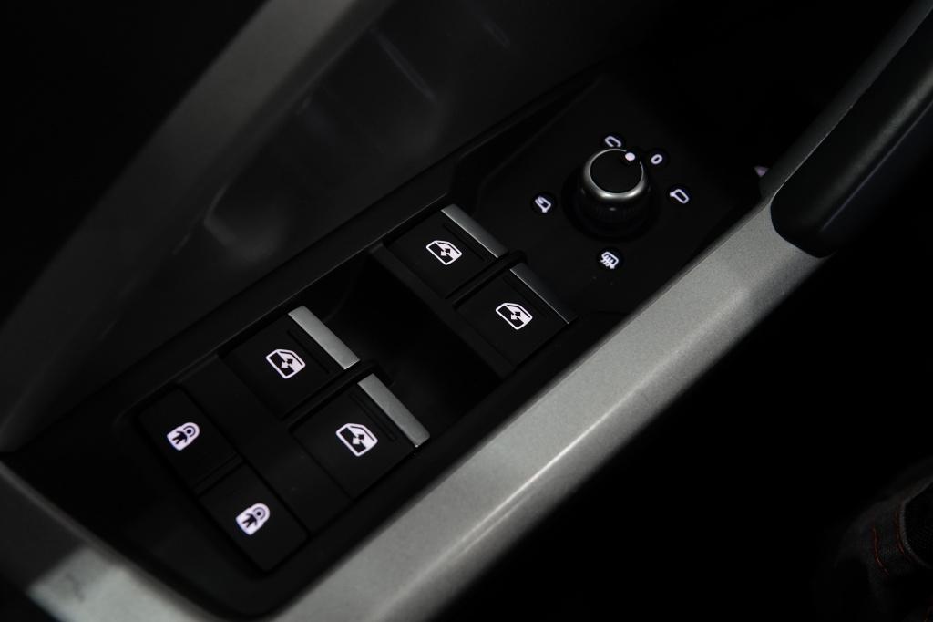 Audi Q3 sportback 35 tfsi s edition | matrix | driveselect | alcantara |