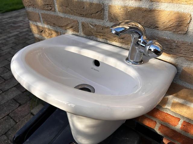 WC Fontein in kleur Pergamon, creme kleur.