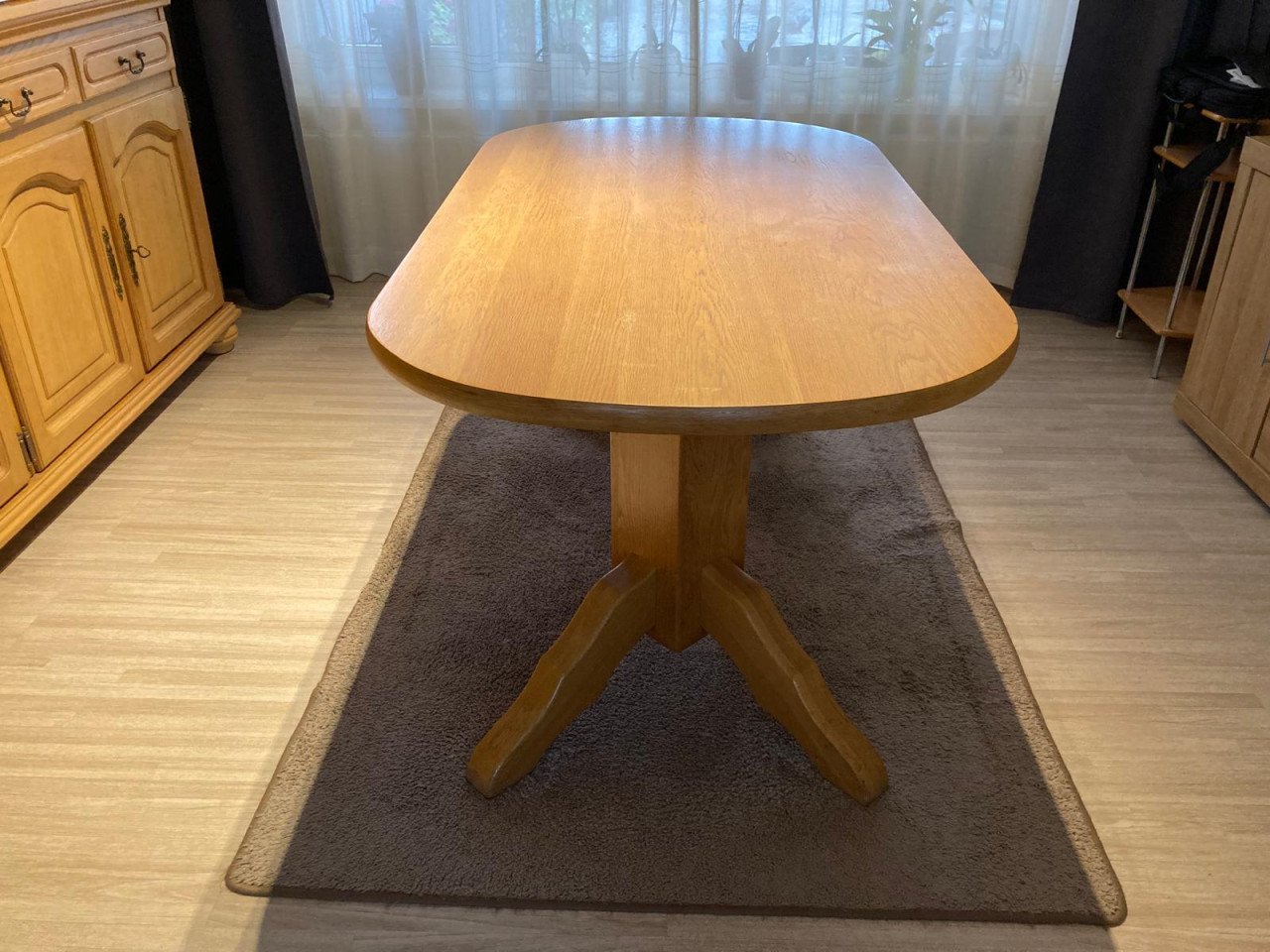 Dressoir , eettafel en spiegel kleur licht eiken
