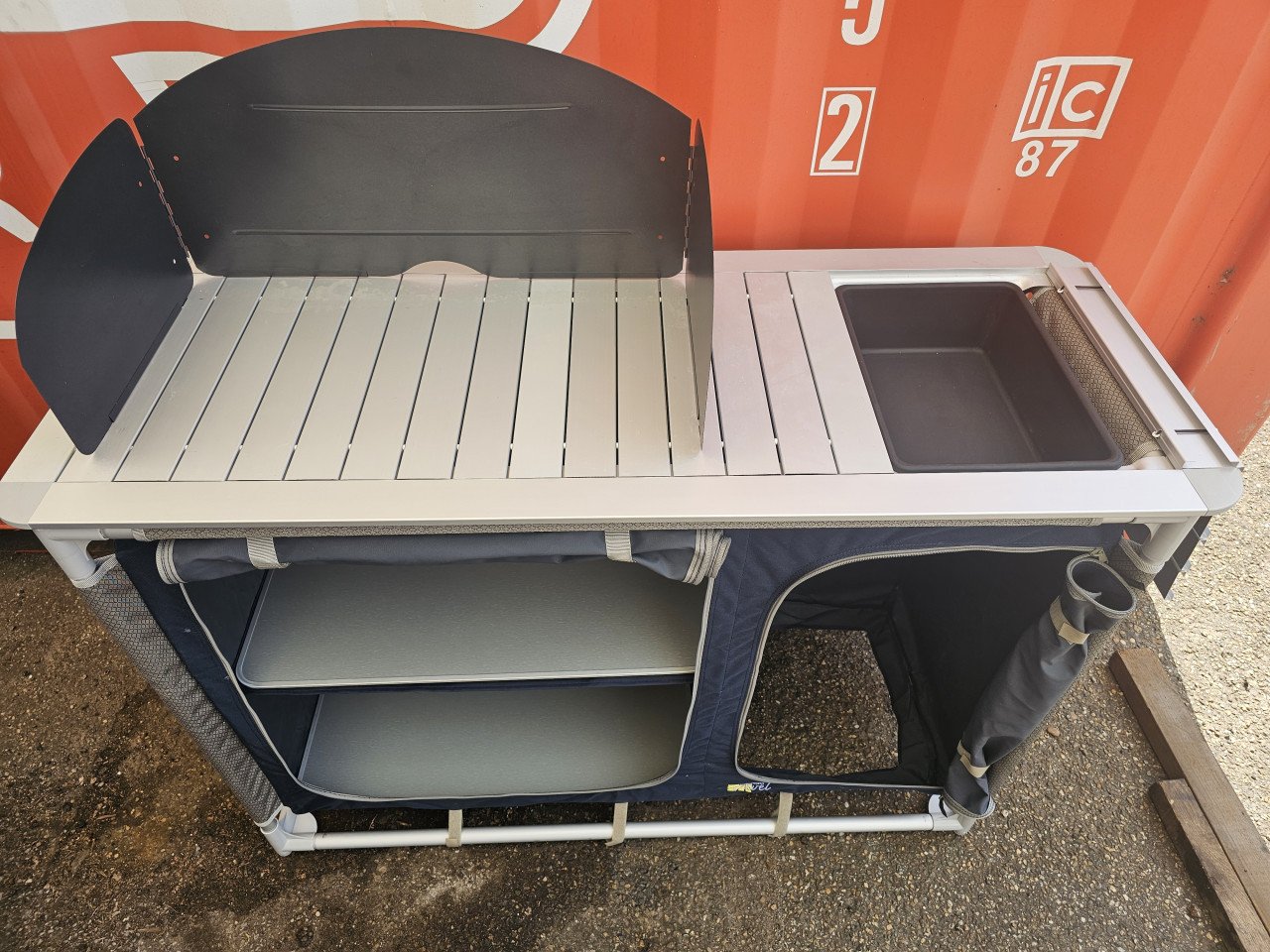 Outdoor kitchen