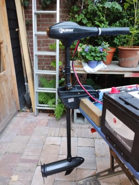 Talamax TM48 fluistermoror met accu en lader