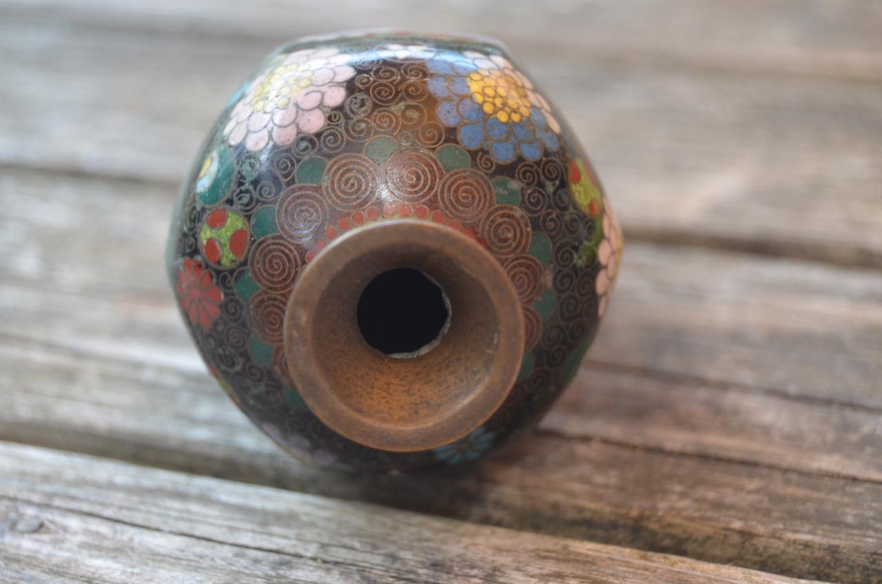 Kleine cloisonné vaas (email op koper), waarsch. uit Japan