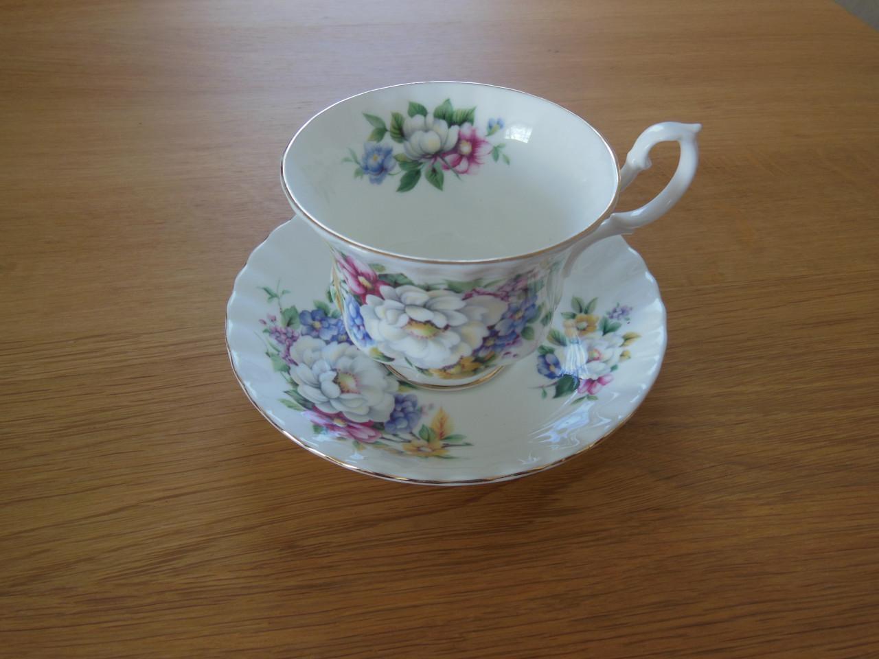 Mooie Theekop met schotel van Royal Albert.