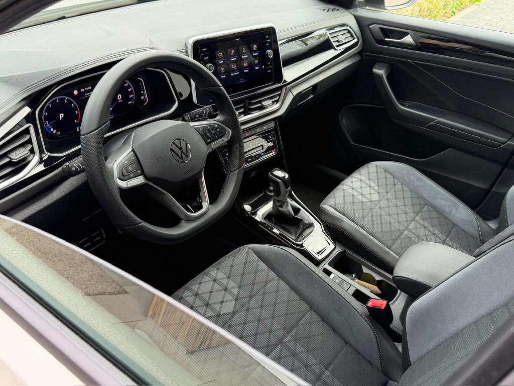 Volkswagen T-roc 1.5 tsi 150pk dsg r-line | trekhaak | camera | keyless | e