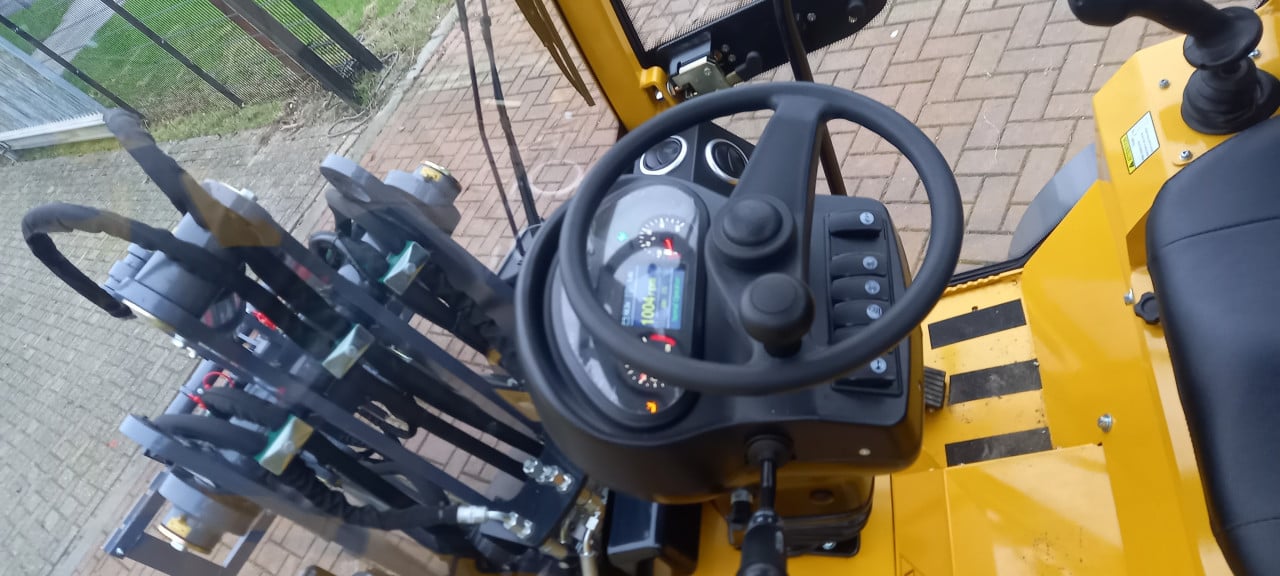 Eurotrac W12 CF