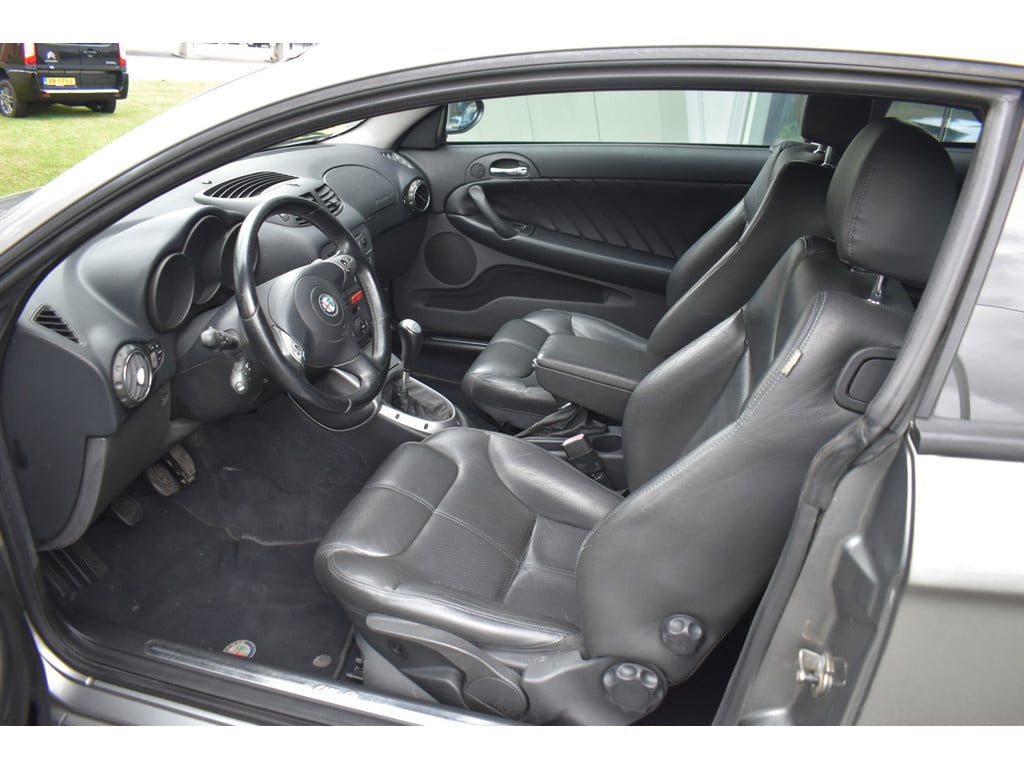 Alfa Romeo GT 2.0 jts distinctive