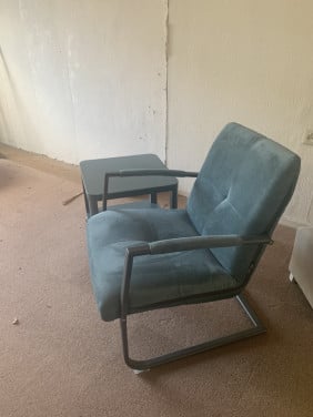 Fauteuil en tafel