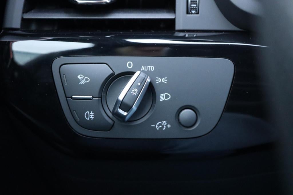 Audi A4 avant 40 tfsi s edition competition 204pk s tronic