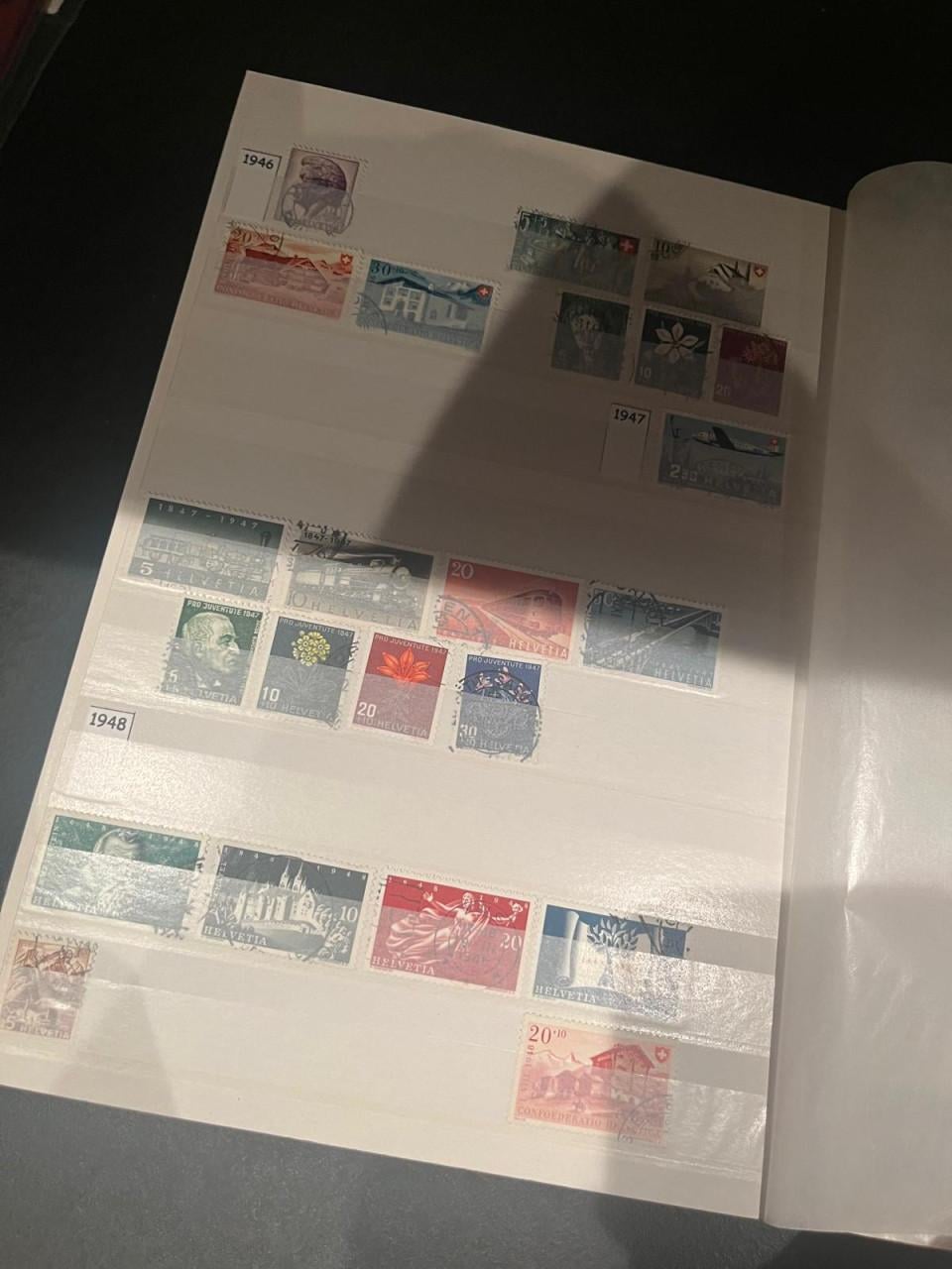 Kleine collectie Zwitserland in mooi album met gaaf blok!