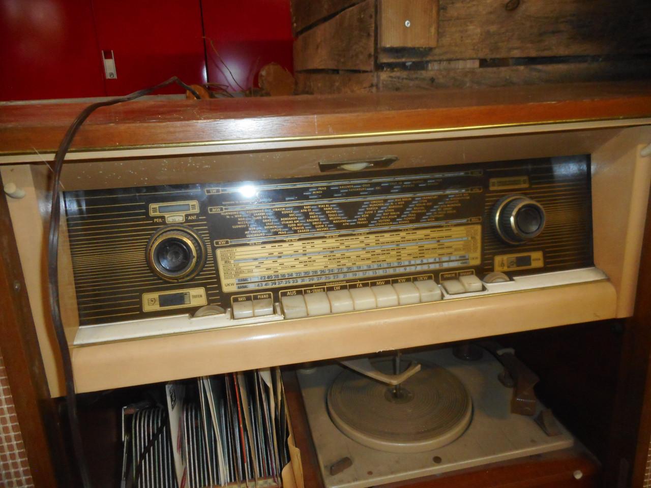Vintage radiomeubel