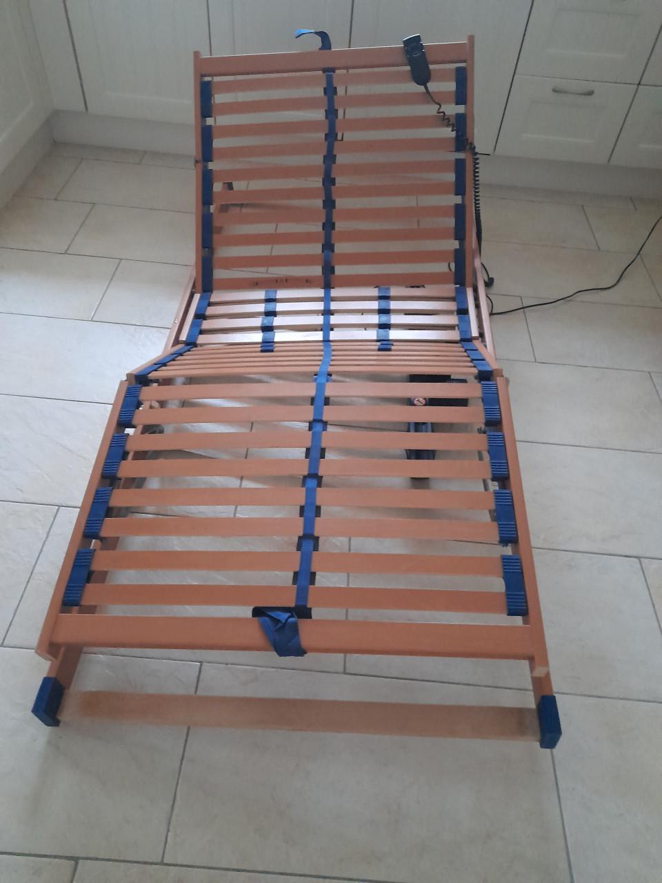 Electrisch verstelbare lattenbodem 90 x 200 (in goede staat )
