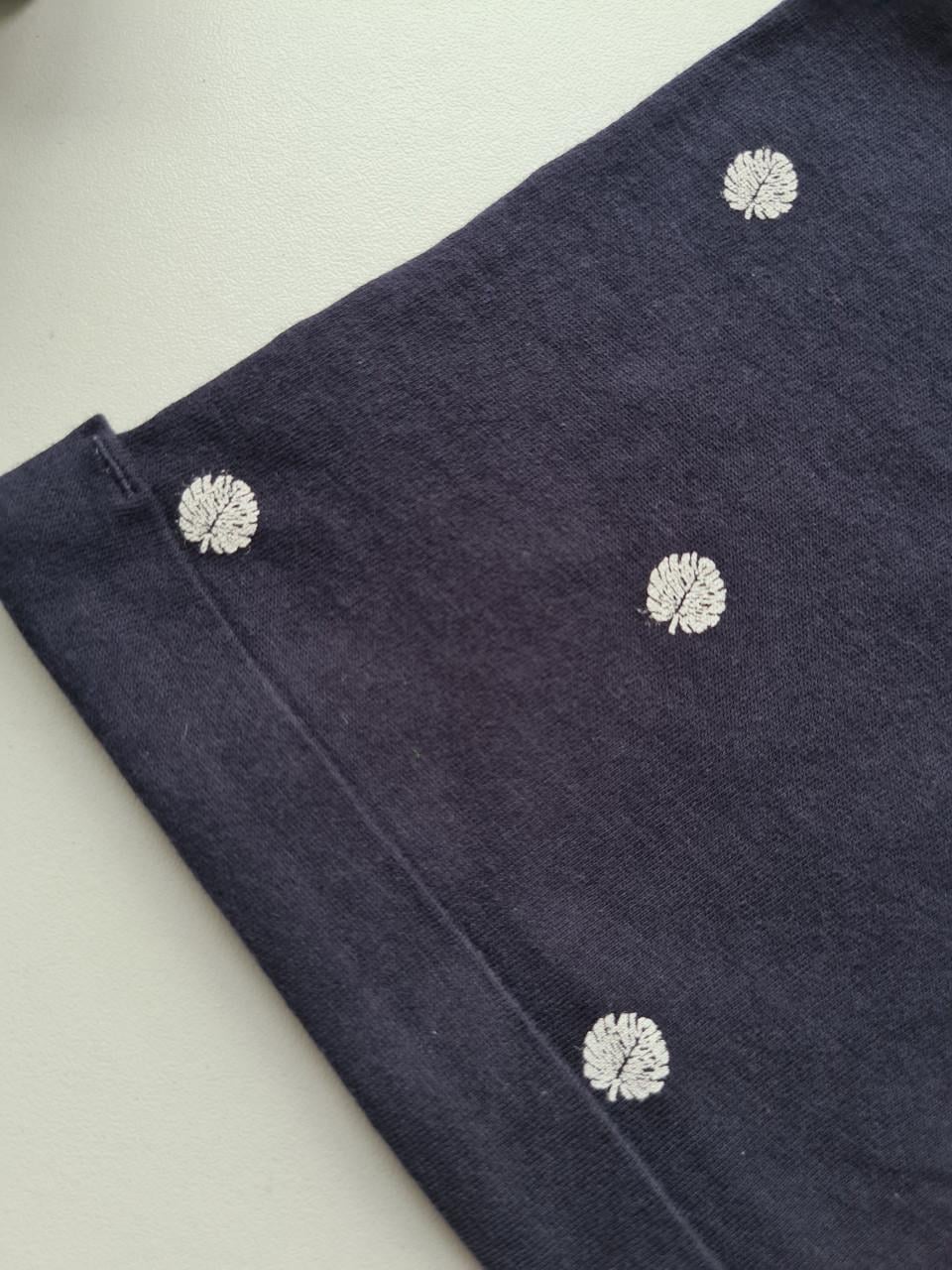 Donkerblauw met wit bedrukt T-shirt van H&M  Maat XL