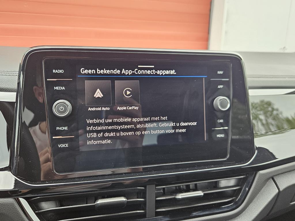 Volkswagen T-roc 1.5 tsi r-line business | acc | trekhaak | keyless