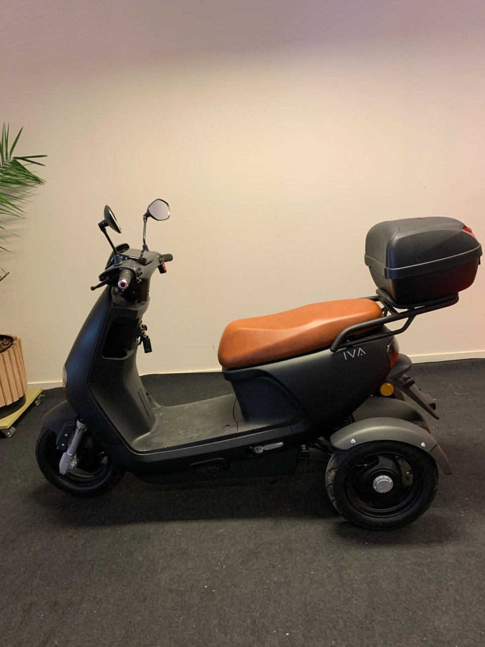 🛵 IVA T3 2.0 met gratis koffer: Slim, Stijlvol en Stabiel Rijden!