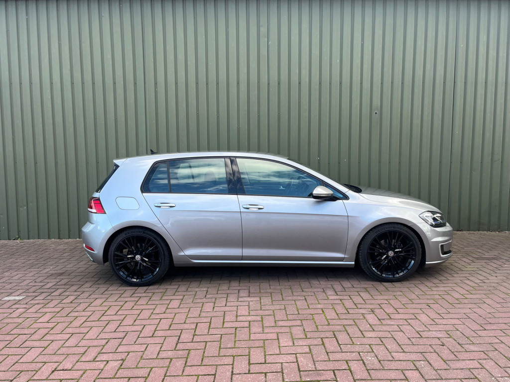 Volkswagen E-golf e-golf 136pk, virtual cockpit, apple carplay, navigatie