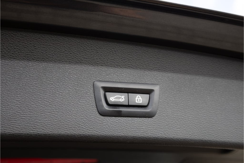 BMW X1 xdrive25e ✅trekhaak✅nav✅cc