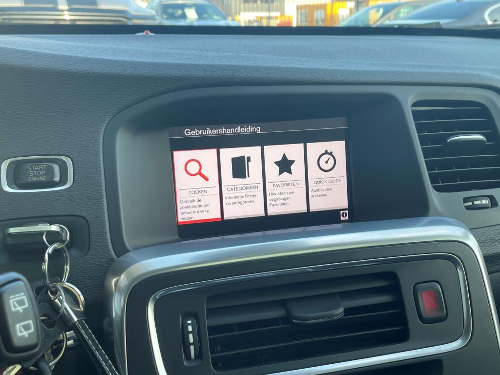 Volvo V60 2.0 d4 r-design automaat | schuifdak | leder | trekhaak