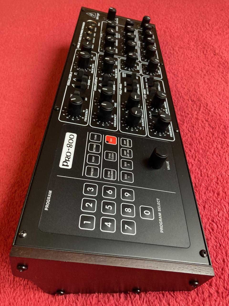 Behringer PRO-800 desktop synthesizer, werkelijk als nieuw