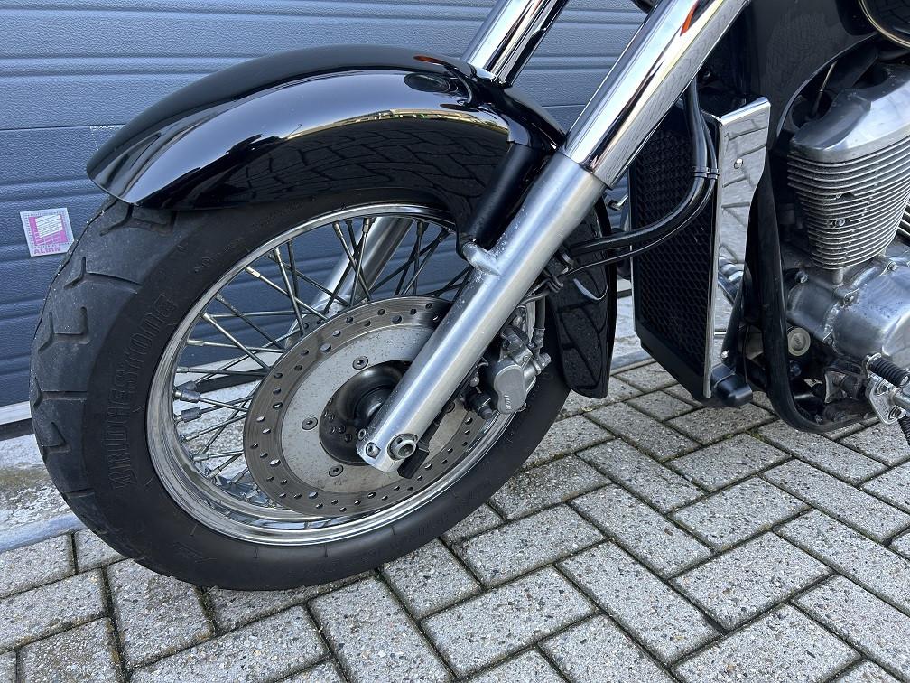 **VERKOCHT** Honda VT750C2, 1999, 32 dkm, lederen koffers, sissybar €3500,-