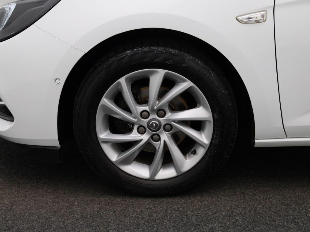 Opel Astra 1.2 elegance | lmv | parkeer sensoren | camera | half leder | cl
