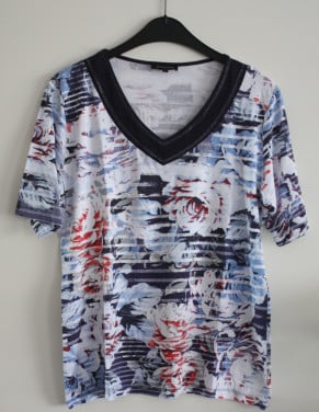 Tshirt met bloemen print  maat L