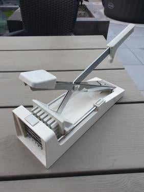 Zeer nette witte vintage brabantia maitre frietsnijder...