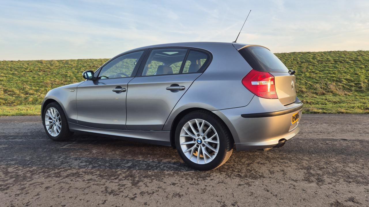 BMW 1-Serie 2.0 118I 5DR 2008 Grijs