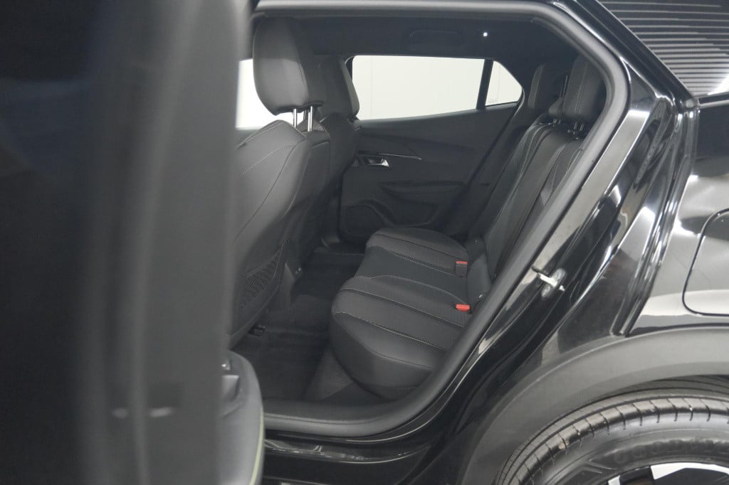 Peugeot 2008 puretech 130 eat8 gt | camera | apple carplay | parkeersensore