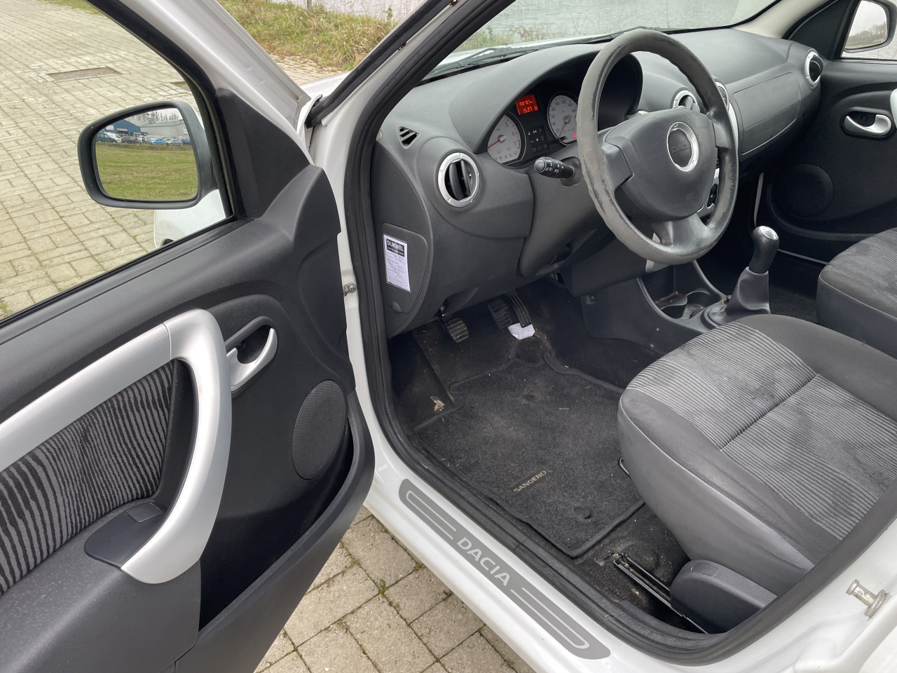 Dacia sandero 1.2 laureate 5 deurs airco