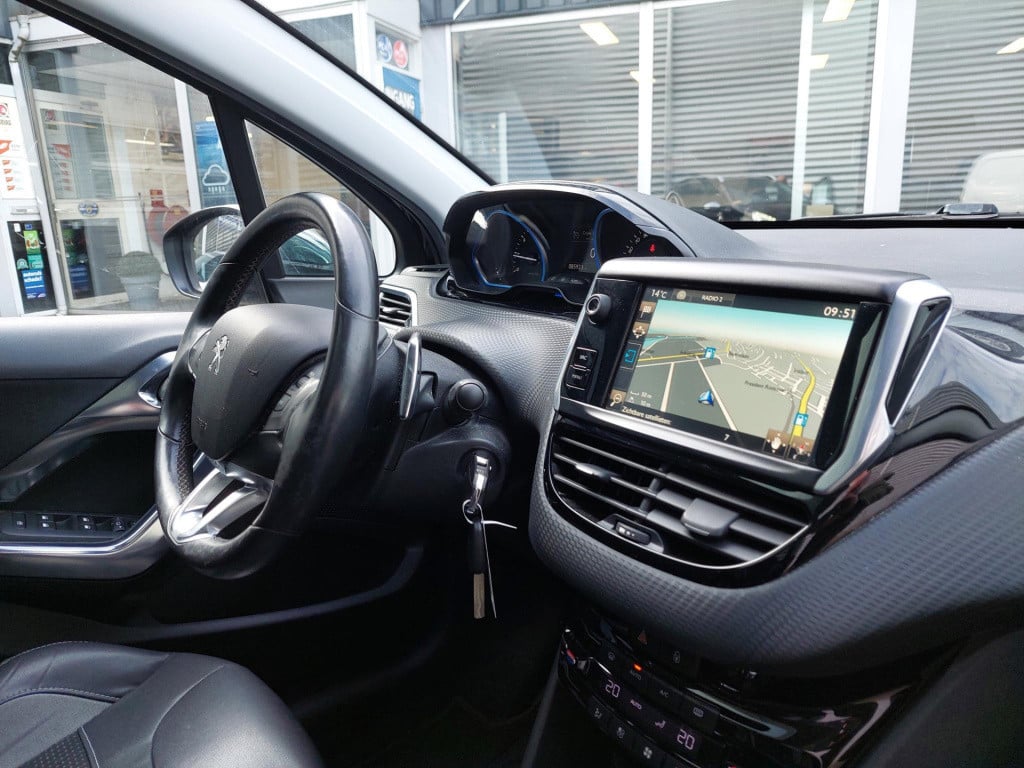 Peugeot 2008 suv 1.2 allure automaat pano/clima/lmv