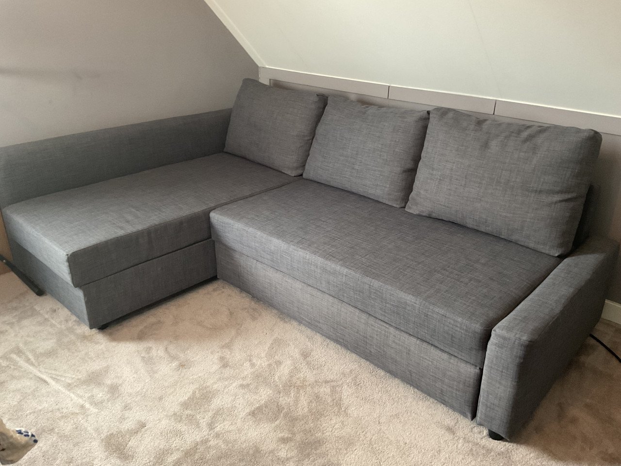 Praktische IKEA hoekbank annex slaapbank, model Friheten