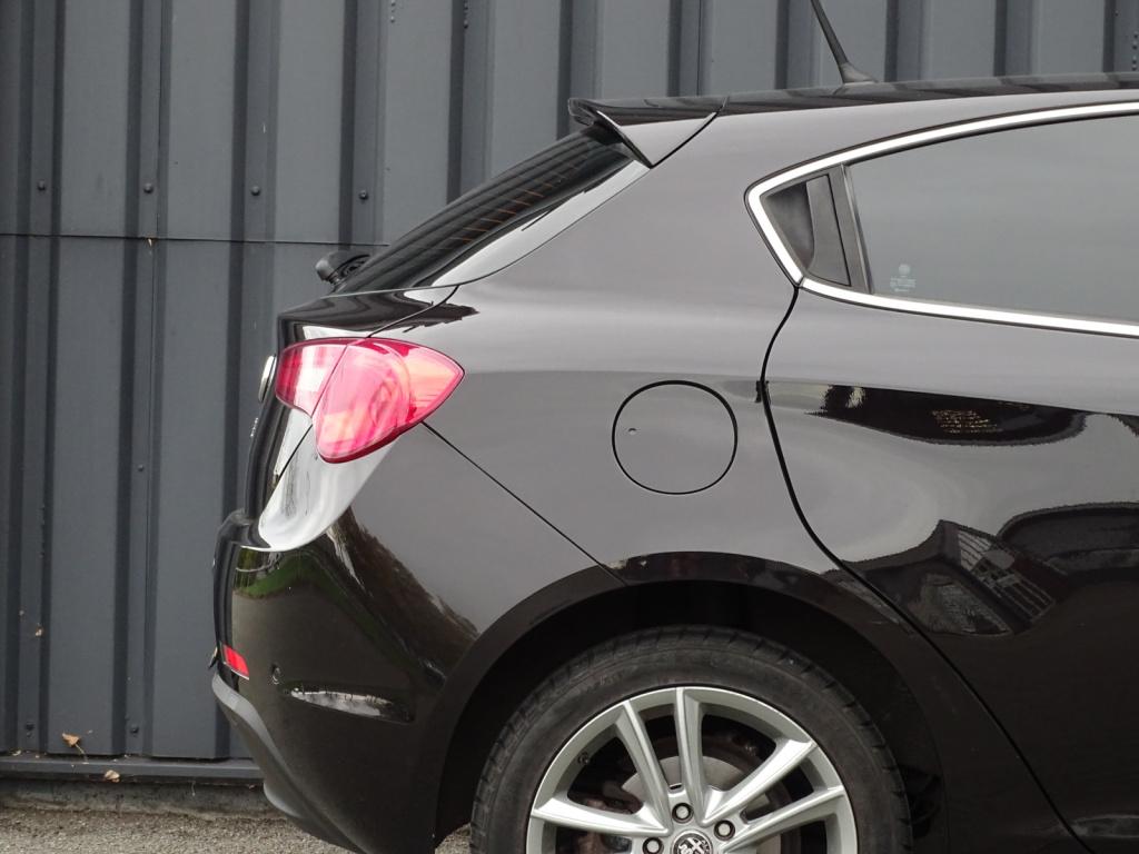 Alfa Romeo Giulietta 1.4 t distinctive 170pk automaat | bluetooth