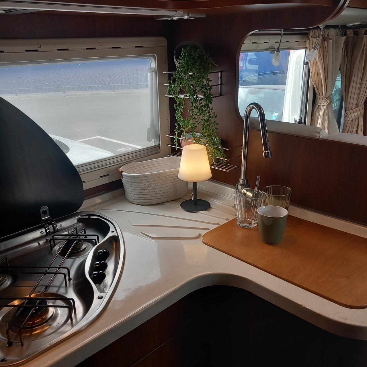 Te huur ; Ruime complete camper