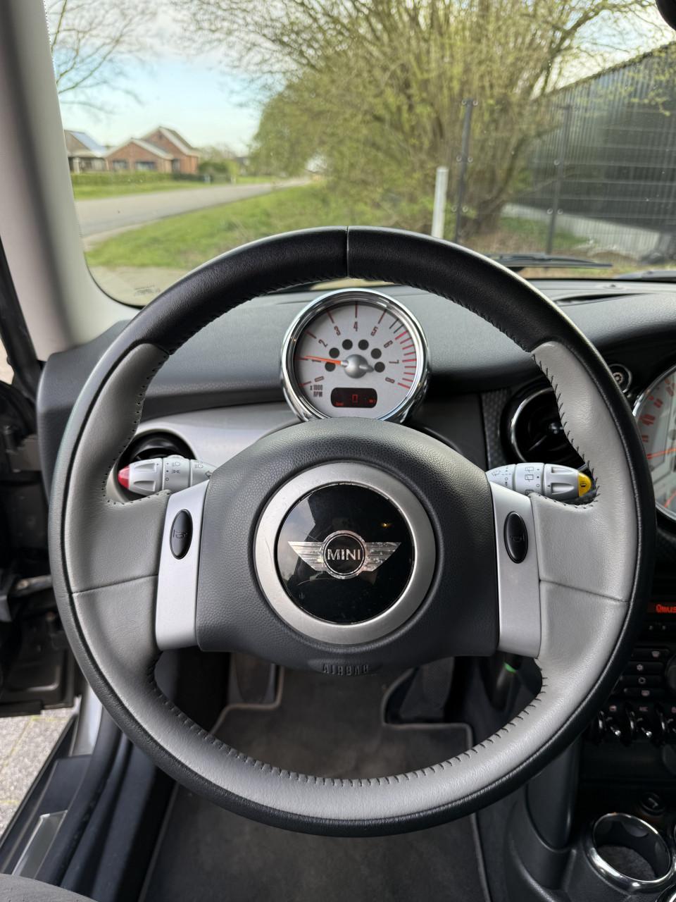 Mini Cooper 1.6 Parklane Automaat 111DKM 2006