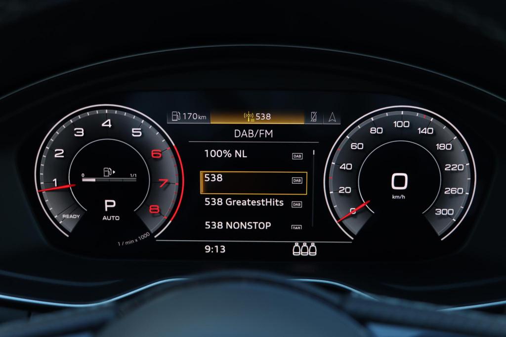 Audi A4 avant 40 tfsi s edition competition 204pk s-tronic