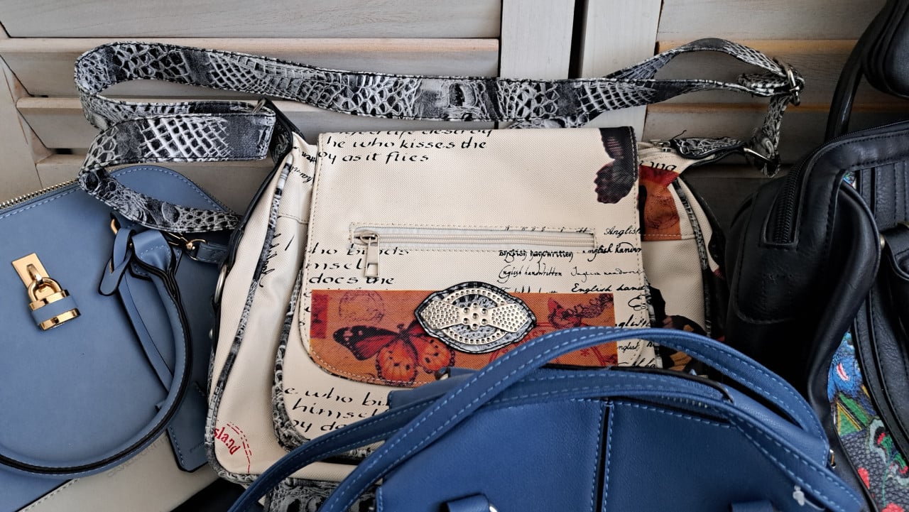 Mooie kleurrijke tassen, z.g.a.n.