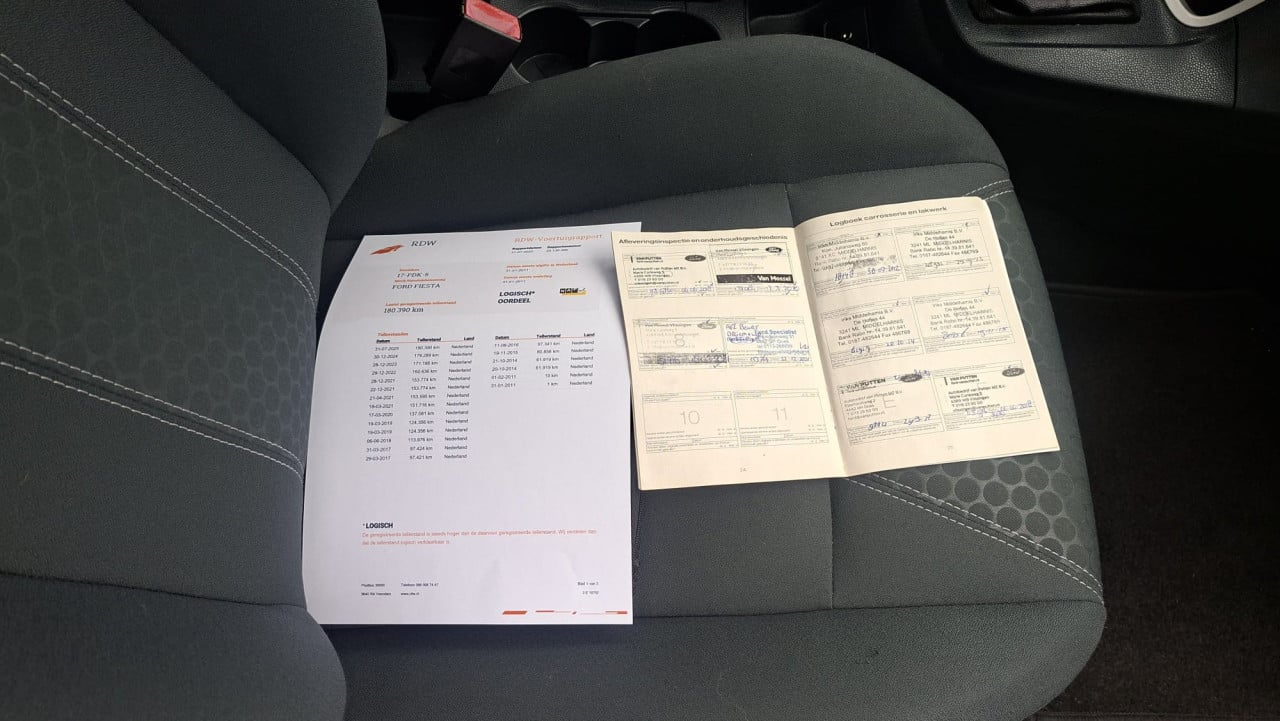 Ford  FIESTA 1.25 Titanium 3drs bj:2011 airco lm-velgen