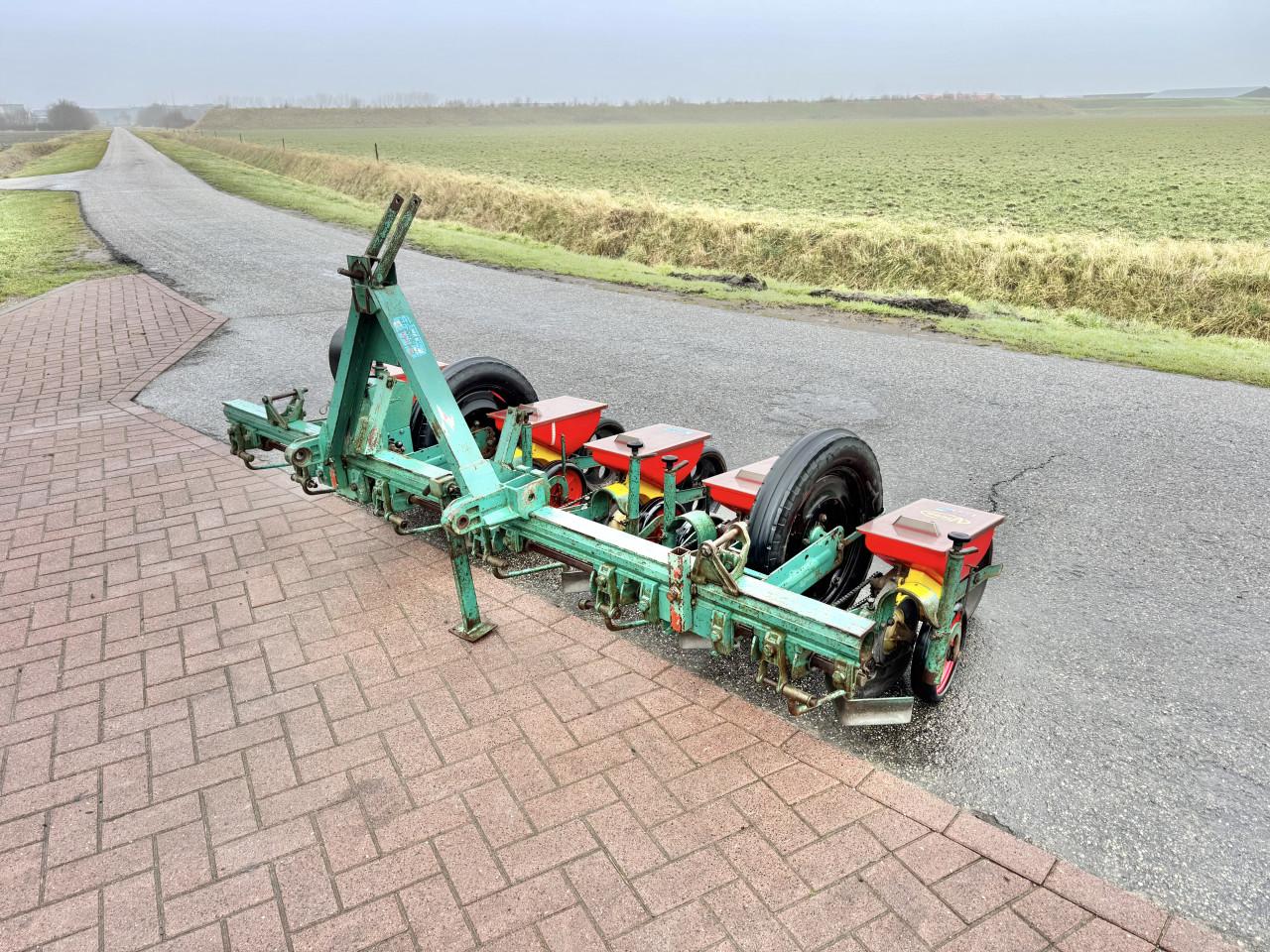 Vicon 6 rijer bietenzaaier 6x50cm