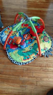 Speelkleed plus poppen