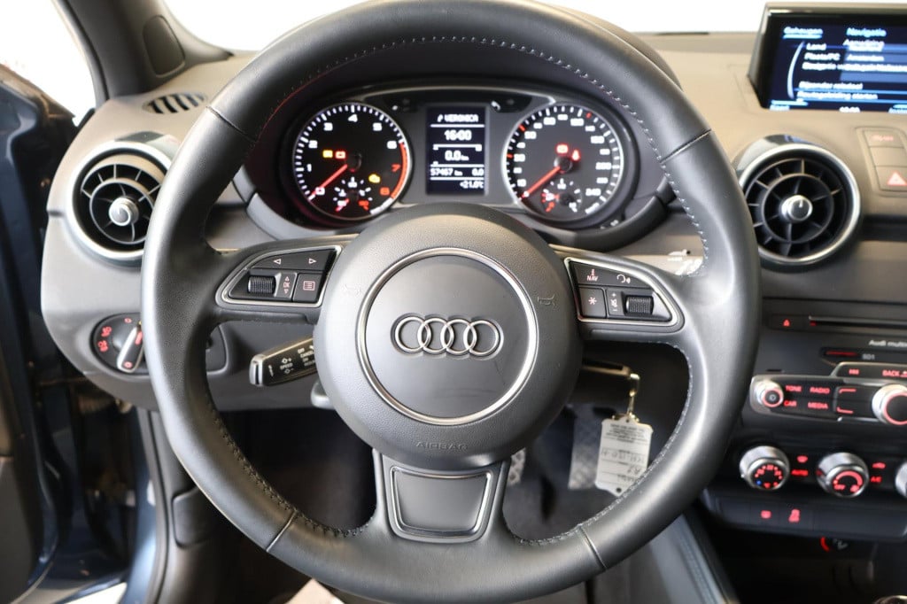 Audi A1 Sportback 1.0 tfsi design s-line nl auto, parkeersensoren, bluetoot