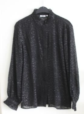 Zwart blousje met glanzende hokjes  maat L