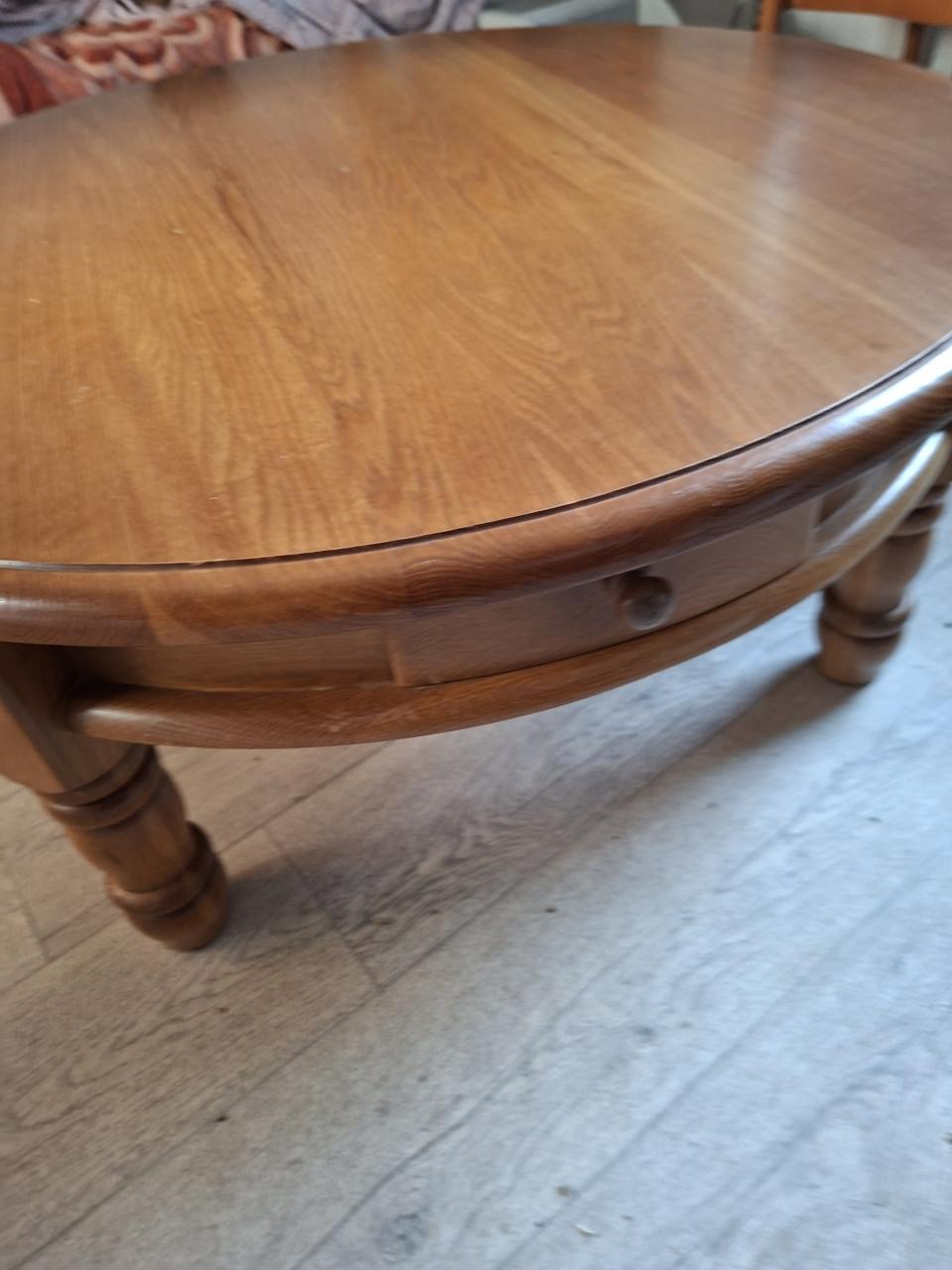 GROTE SALON TAFEL MET 4 LADEN PUNT GAAF