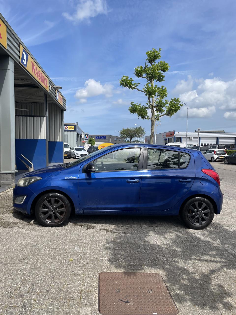 Hyundai i20 1.2| 5-DRS 2012 Blauw - DEFECTE KOPPAKKING