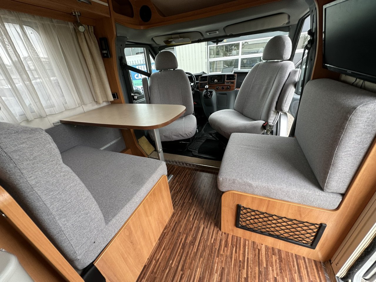 4 persoons Hymer Van 562 - Compacte camper! met lengtebedden